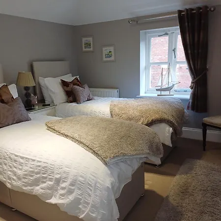 بيت للعطل The River House
